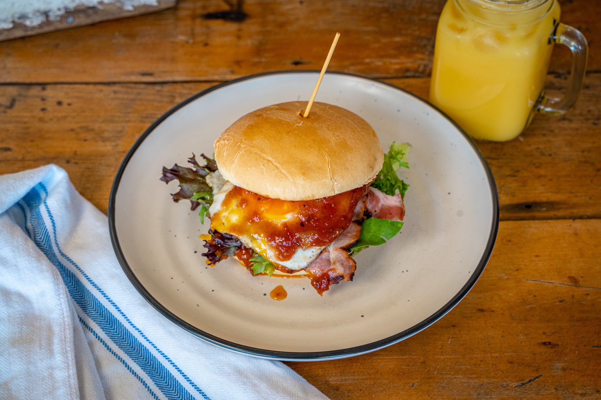 Bacon and Egg Burger – Bearded Dragon Takeaway